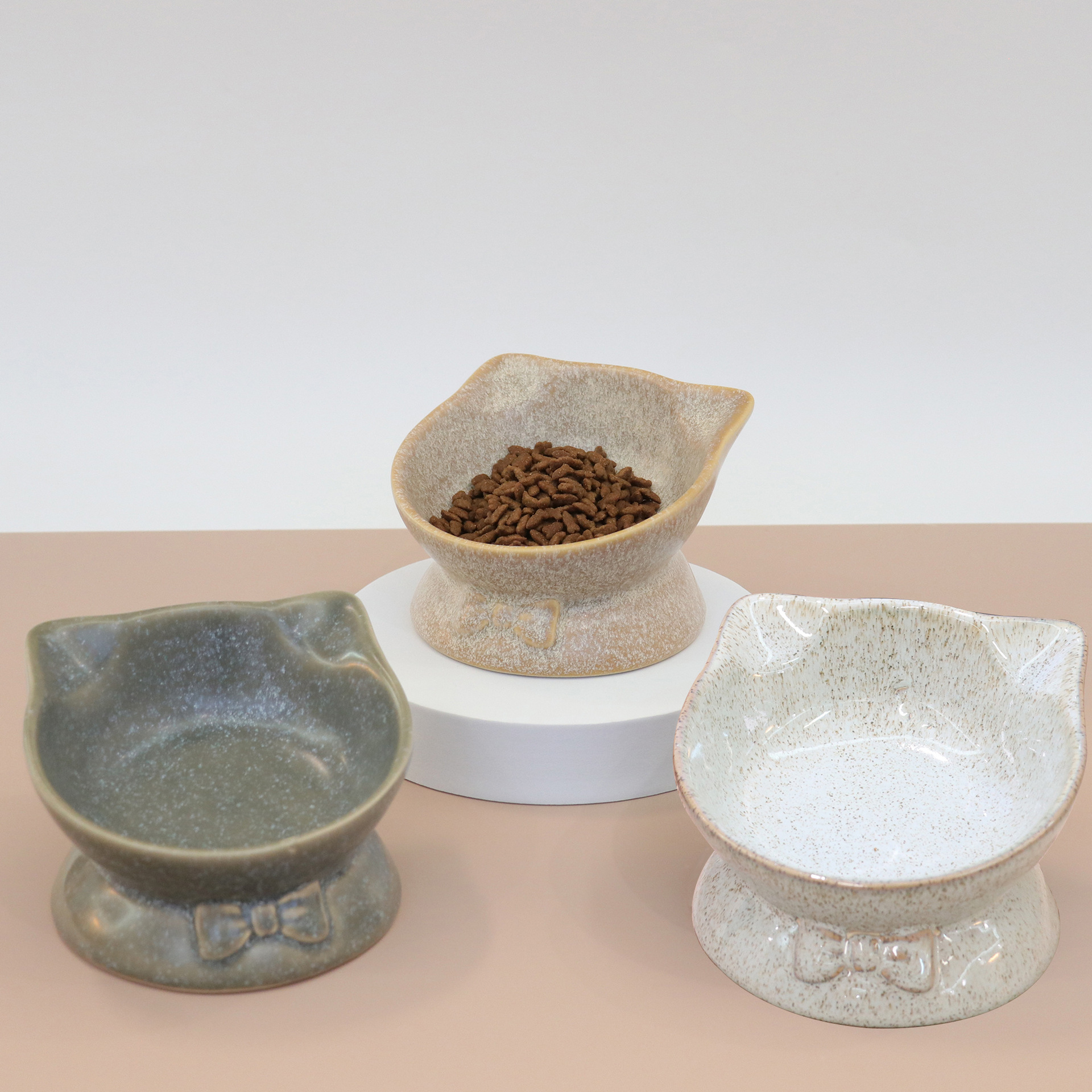 Elevated Tilted Ceramic Cat Bowl - Ergonomic Feeding Solution for Medium and Small Cats